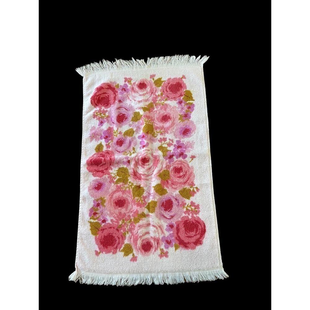 Vintage Fashion Manor light pink hand towel with roses